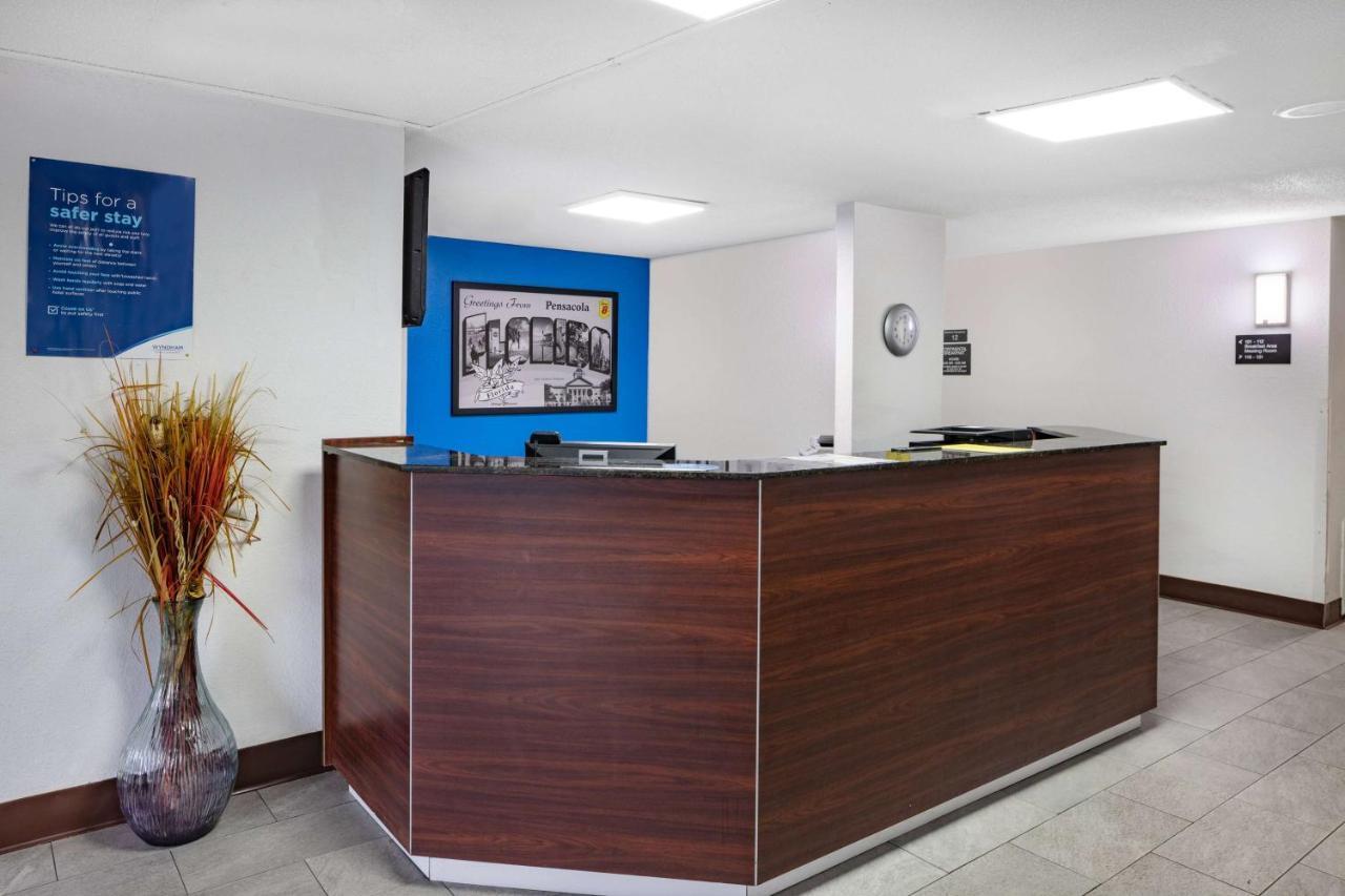 Super 8 By Wyndham Pensacola Ξενοδοχείο Ferry Pass Εξωτερικό φωτογραφία