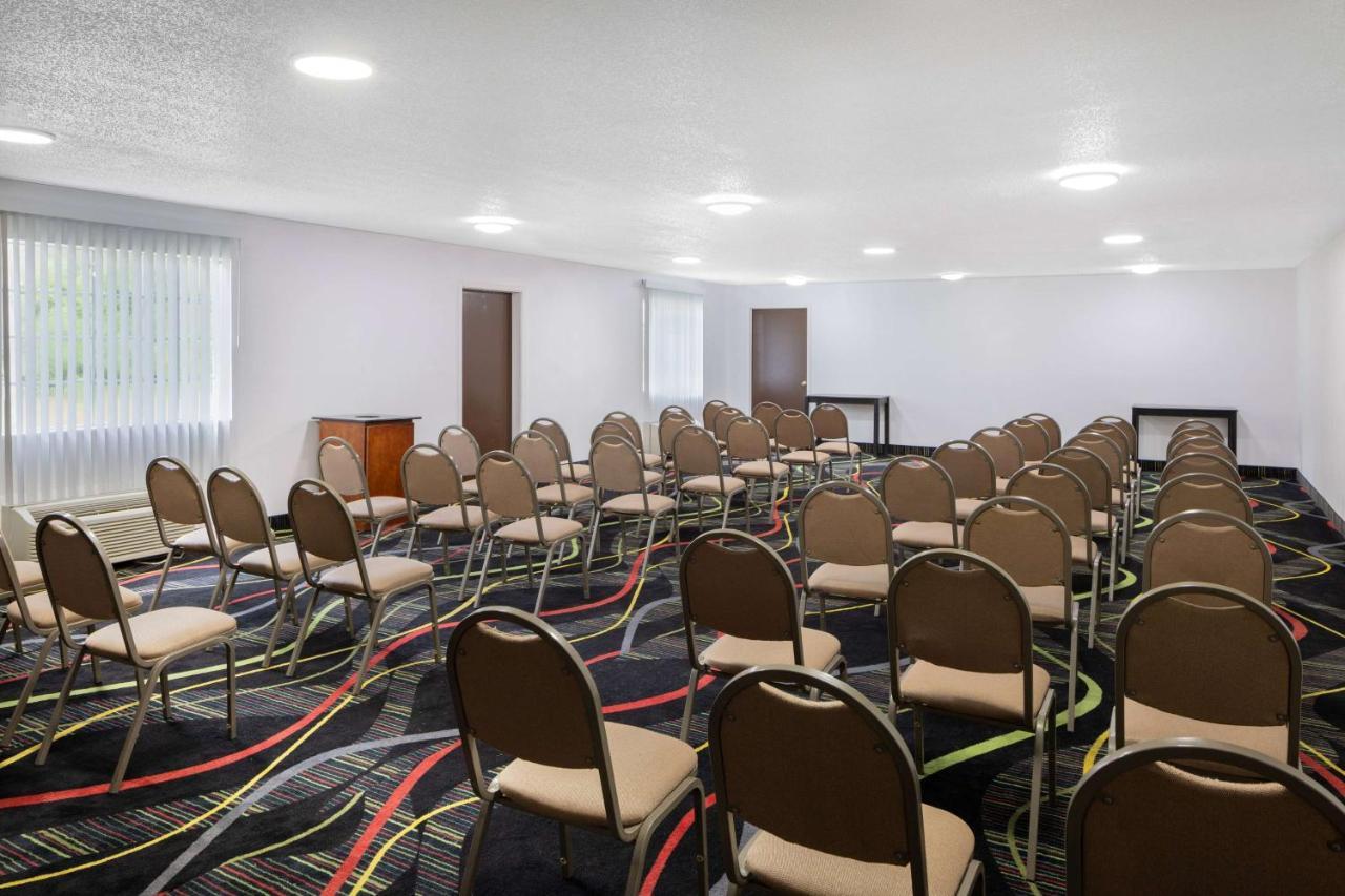Super 8 By Wyndham Pensacola Ξενοδοχείο Ferry Pass Εξωτερικό φωτογραφία