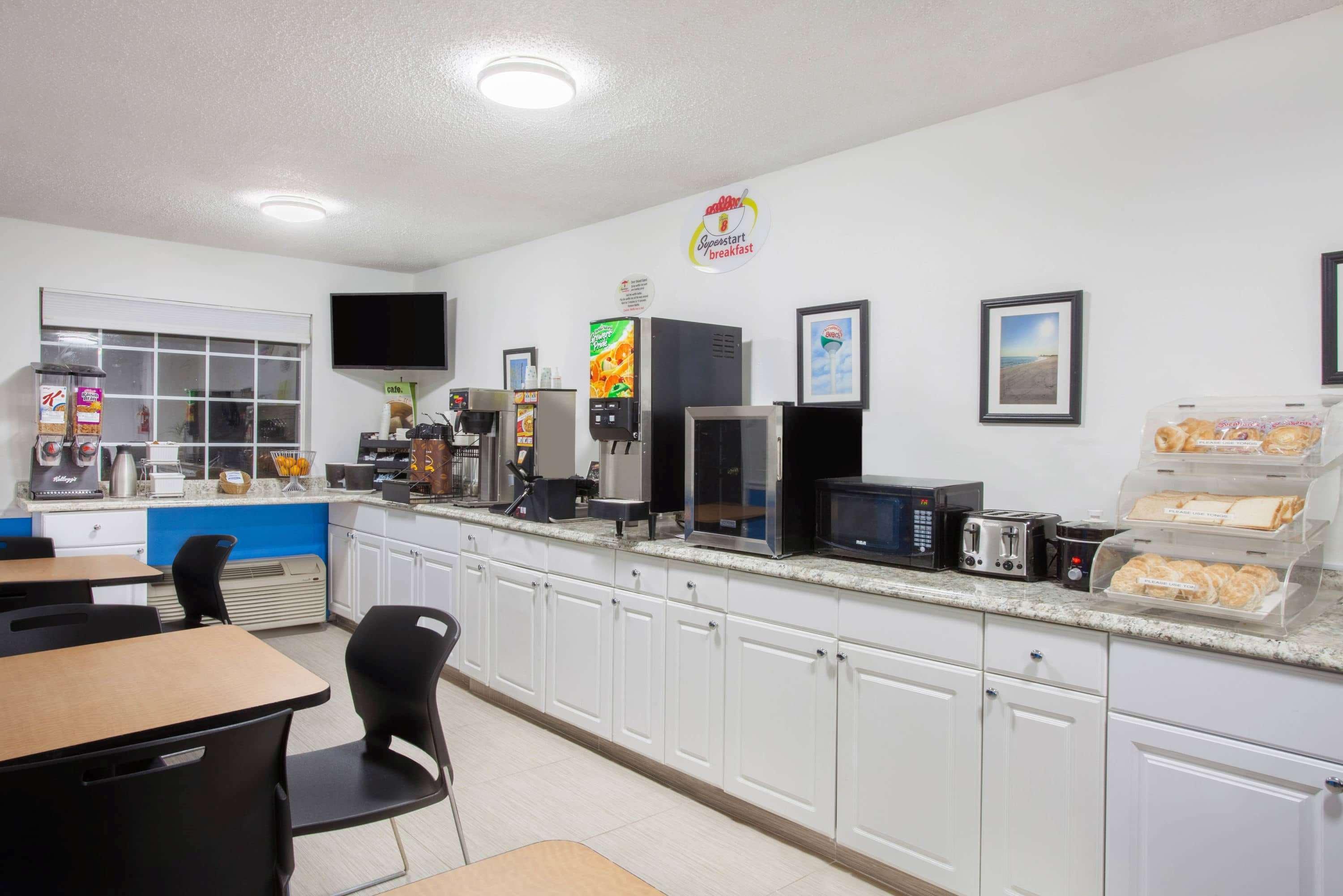 Super 8 By Wyndham Pensacola Ξενοδοχείο Ferry Pass Εξωτερικό φωτογραφία